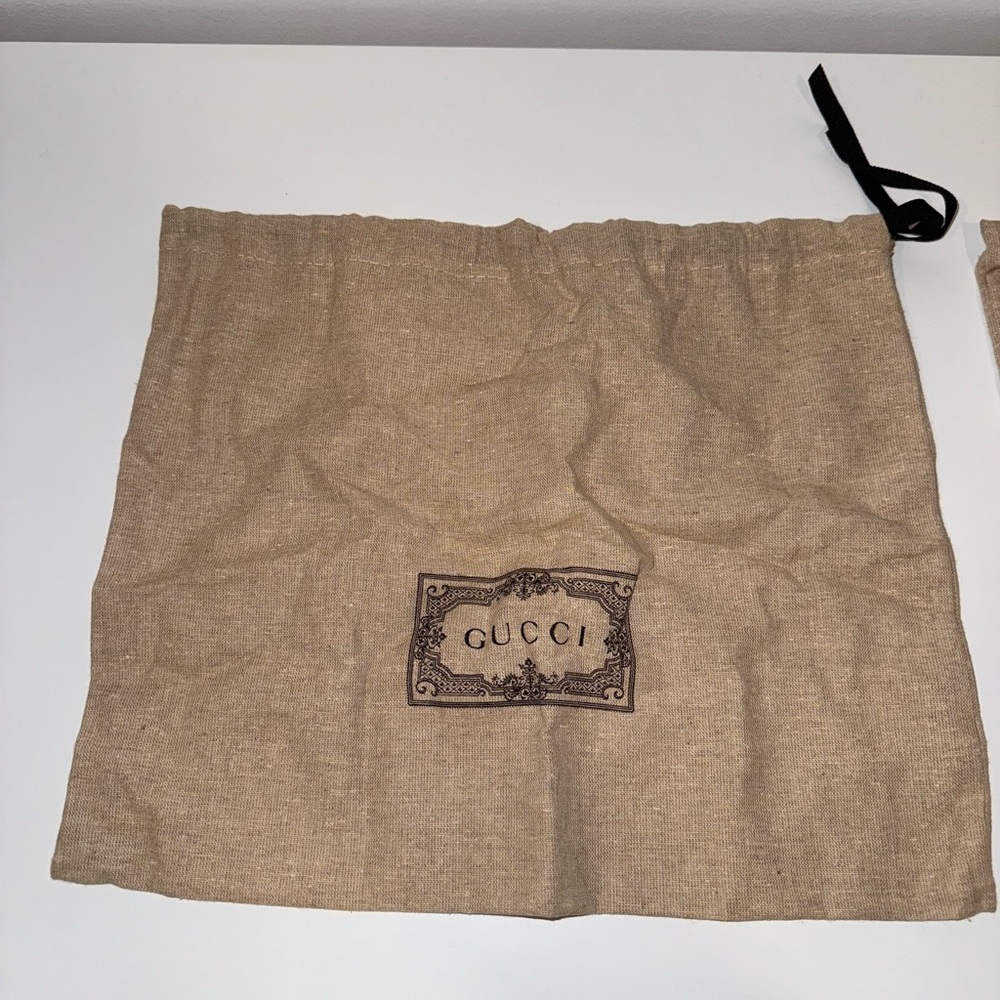dust bag from gucci. got it from my purchase of bag.